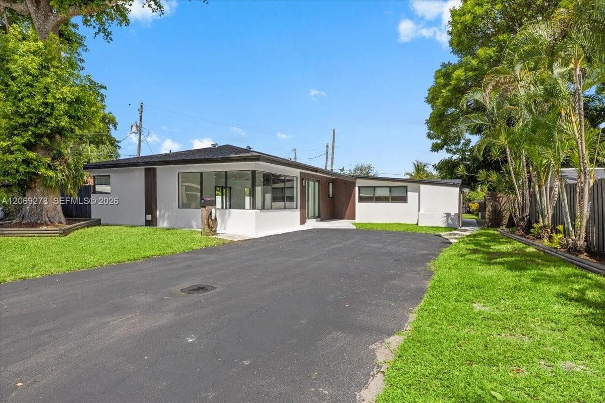 406 Lawn Acres Ct, Hollywood FL 33023
