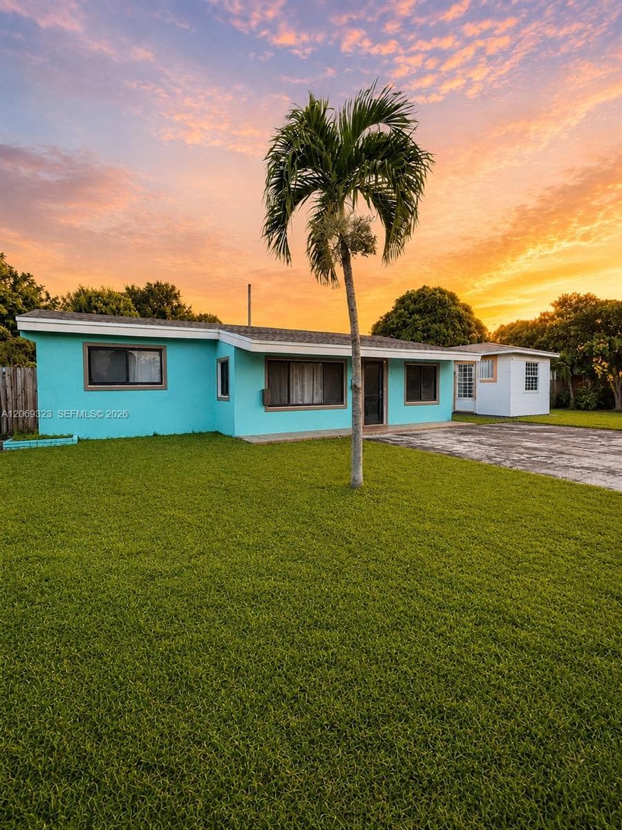 2906 Island Dr, Miramar FL 33023 photo 2
