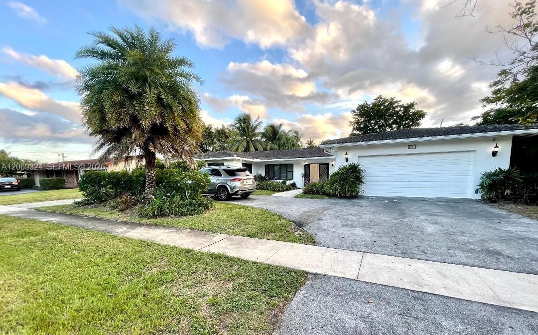 4910 Jefferson St, Hollywood FL 33021 photo 2