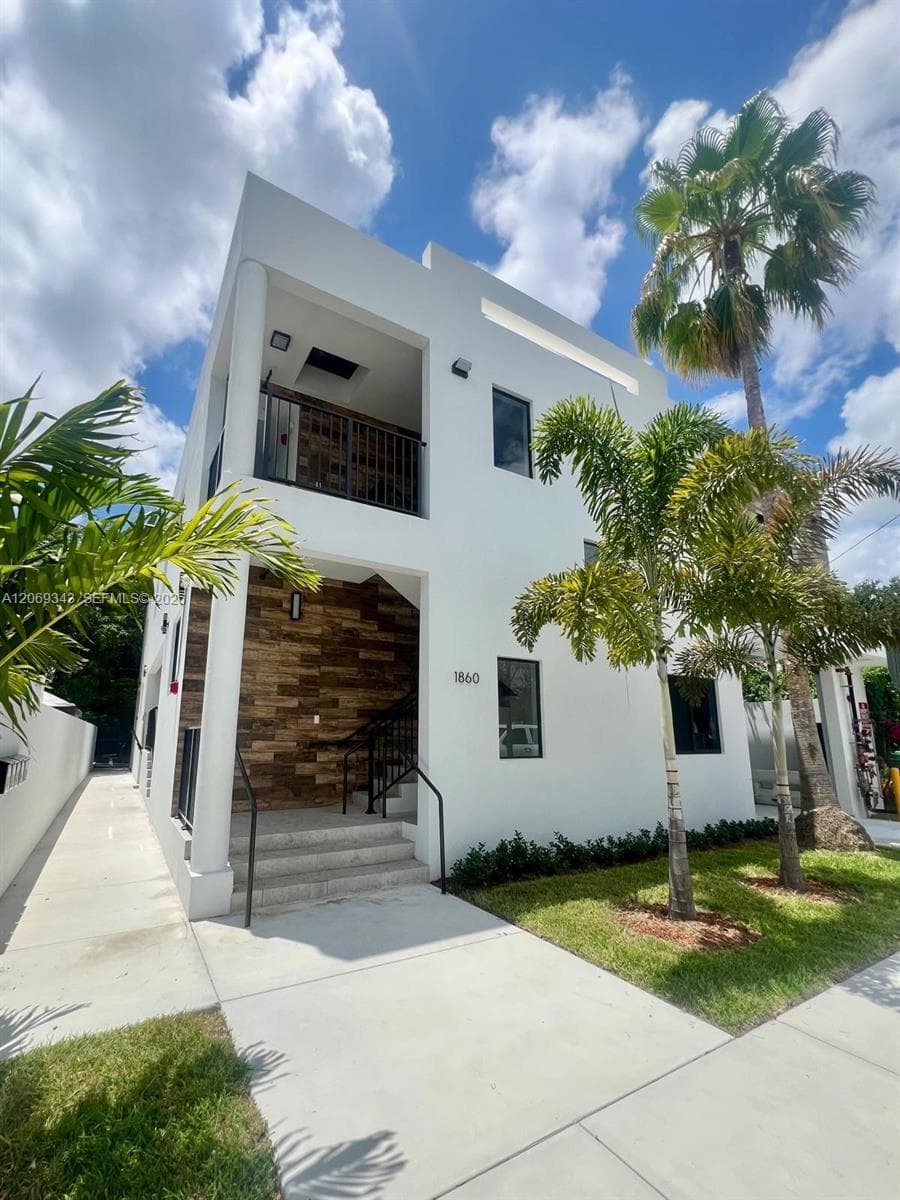 1860 NW 19th St # 202, Miami, FL 33125 photo 2