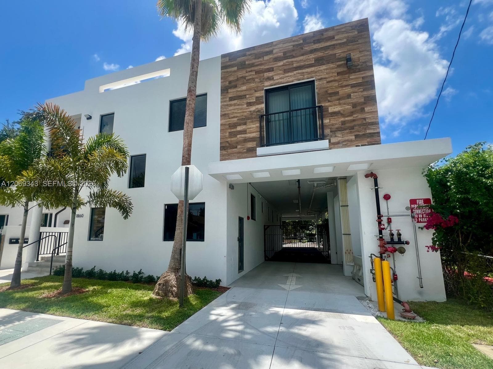 1860 NW 19th St # 202, Miami, FL 33125