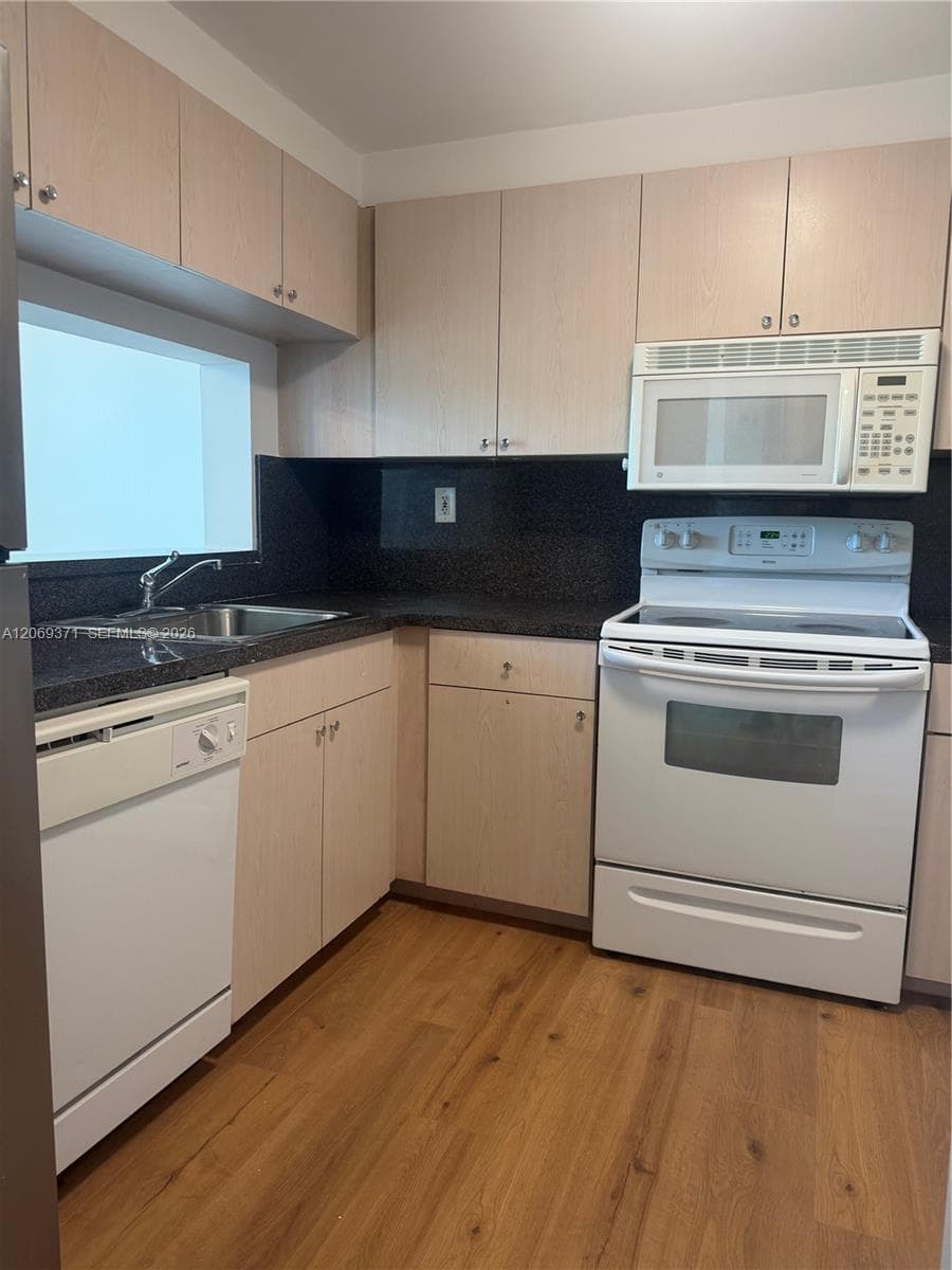 11750 SW 18th St # 1, Miami FL 33175