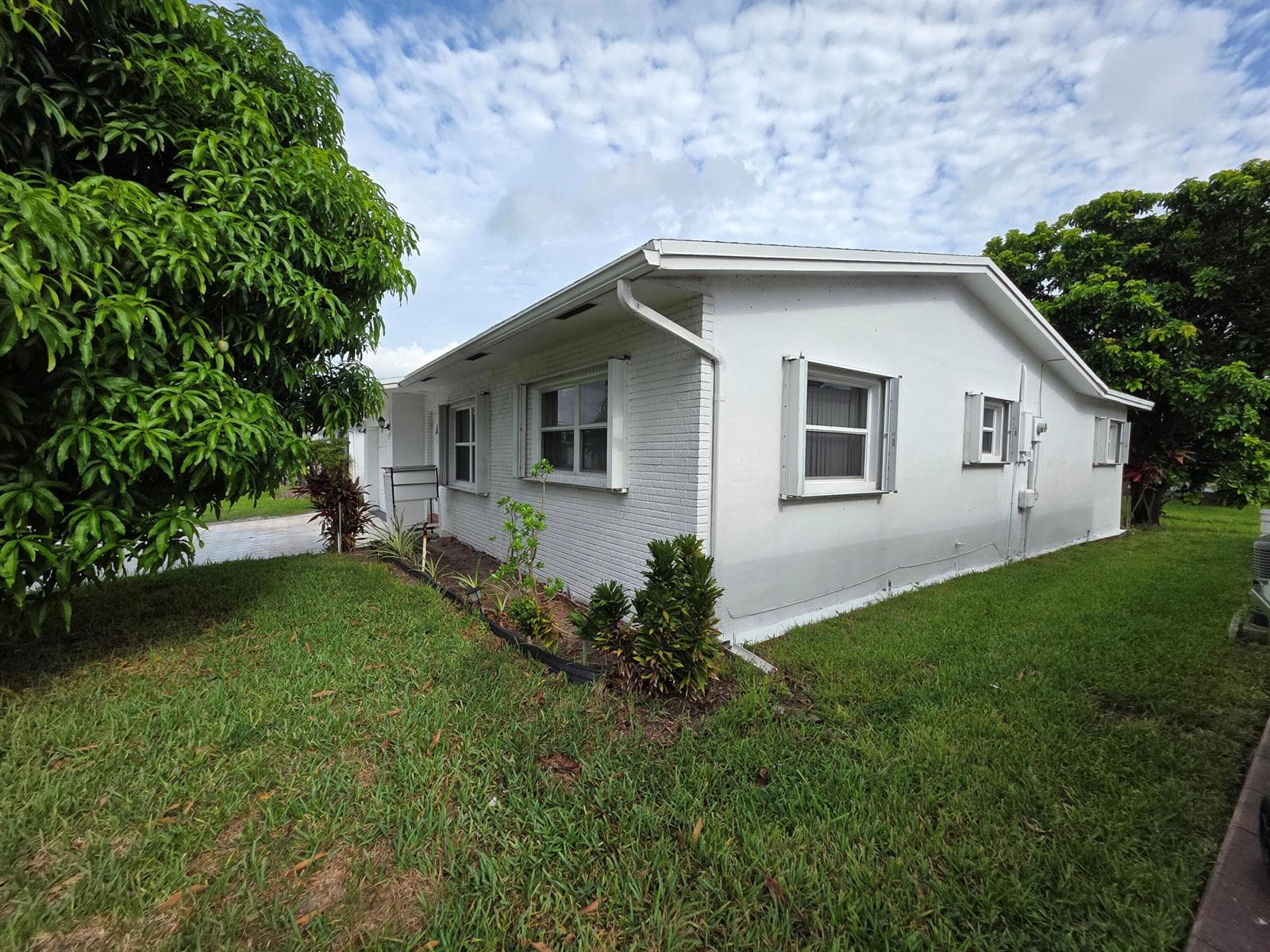 7195 NW 9TH Court, Margate FL 33063 photo 2