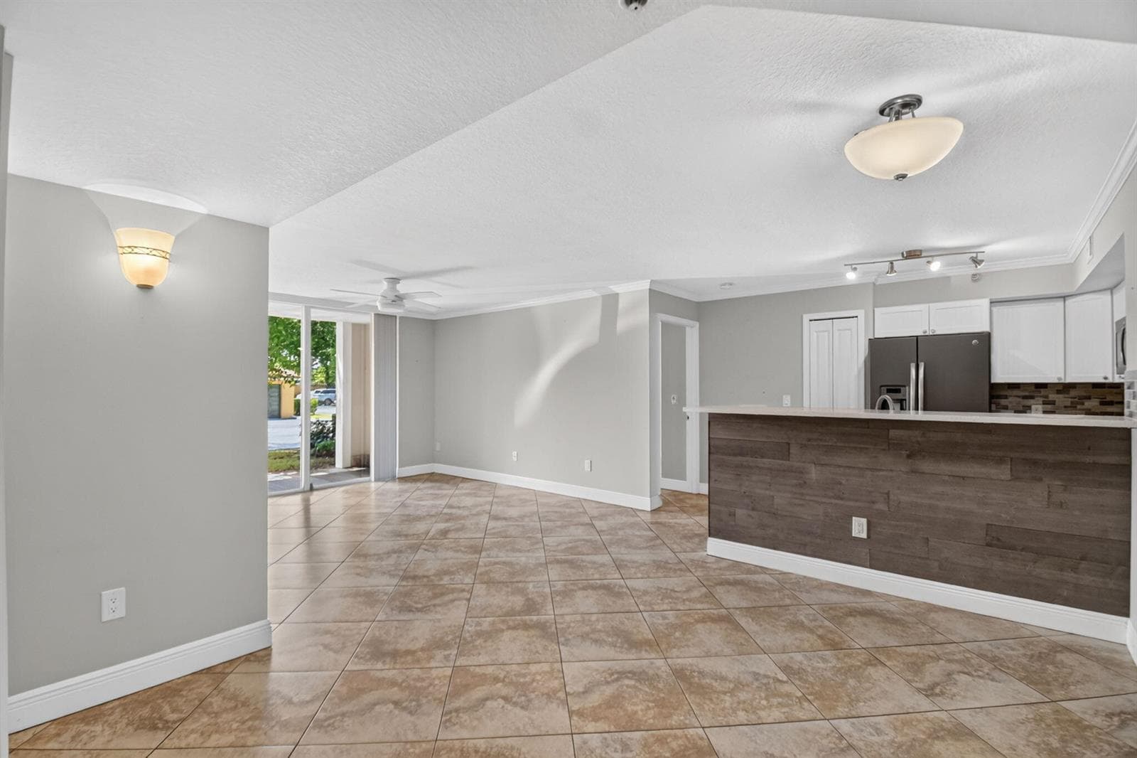 110 YACHT CLUB Way # 103, Hypoluxo FL 33462 photo 2