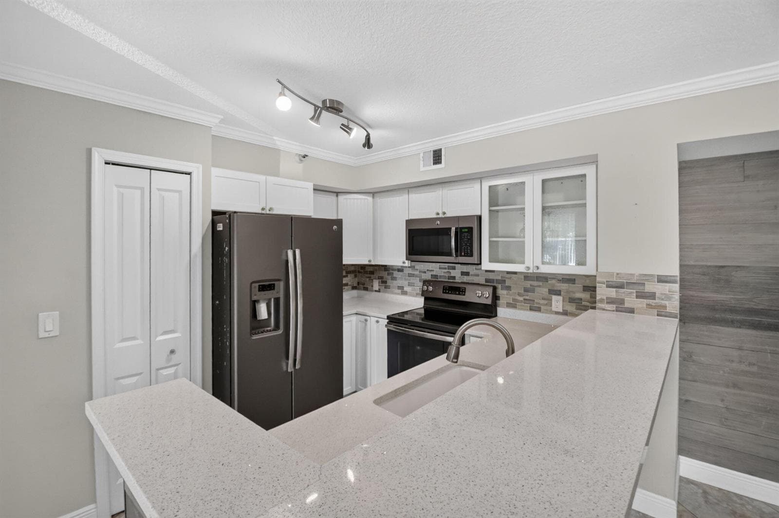 110 YACHT CLUB Way # 103, Hypoluxo FL 33462 photo 4