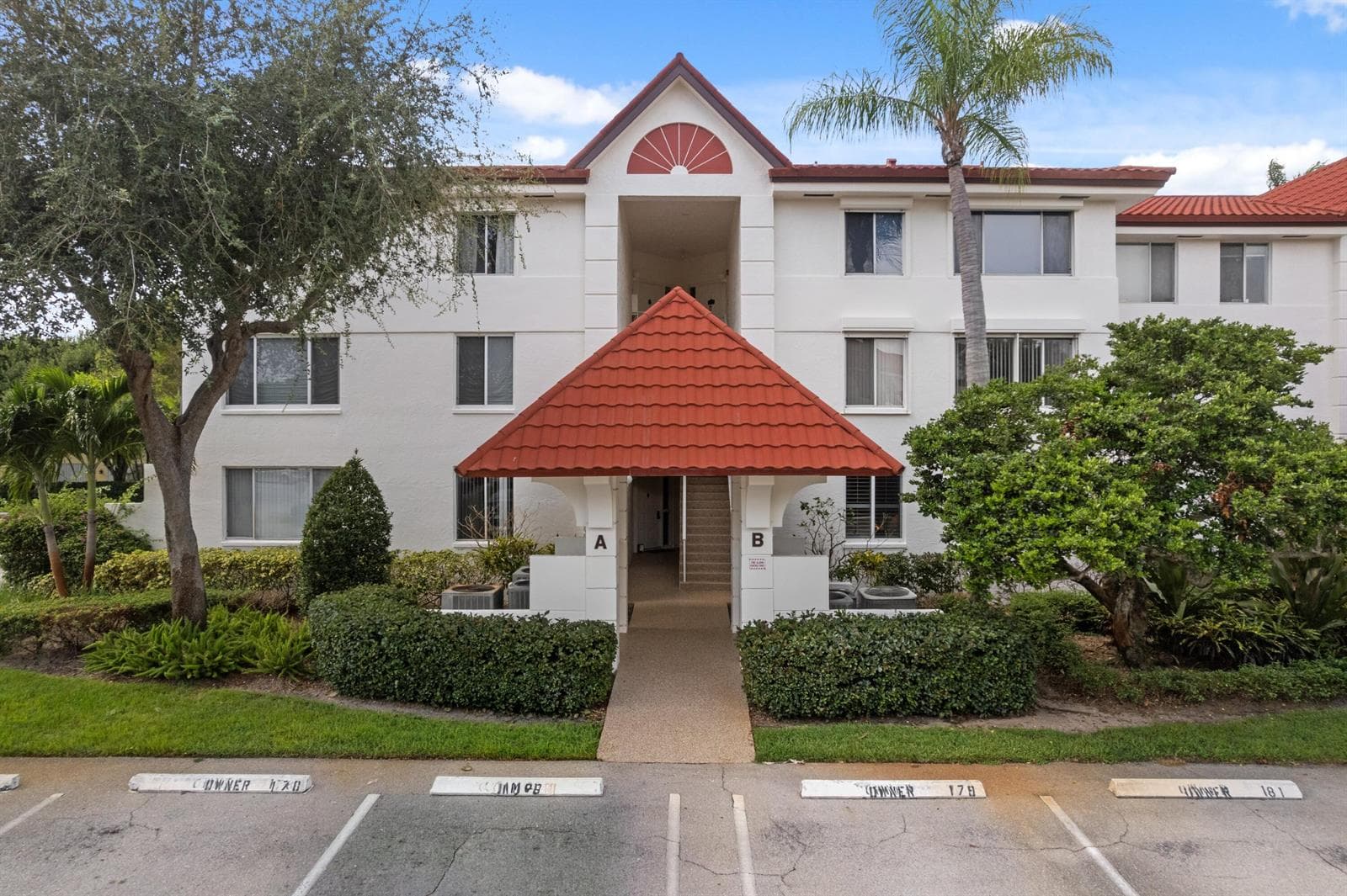 106 Half Moon Circle # B1, Hypoluxo FL 33462 photo 2