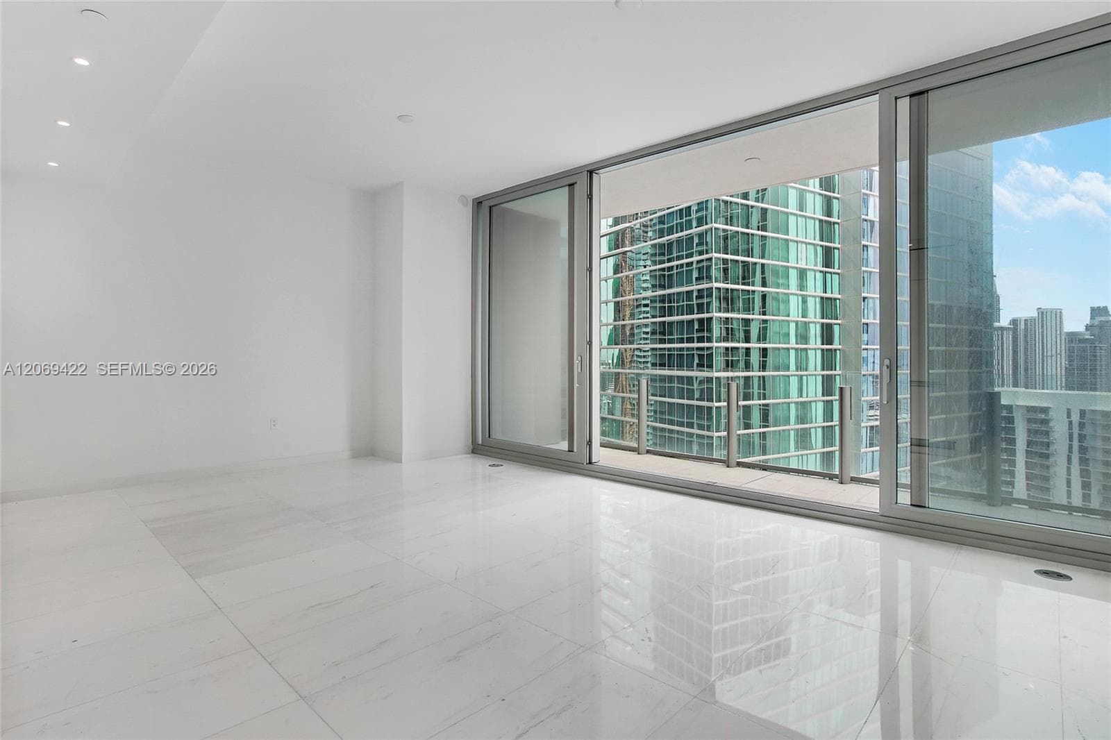 300 Biscayne Boulevard Way # 3108, Miami FL 33131 photo 2