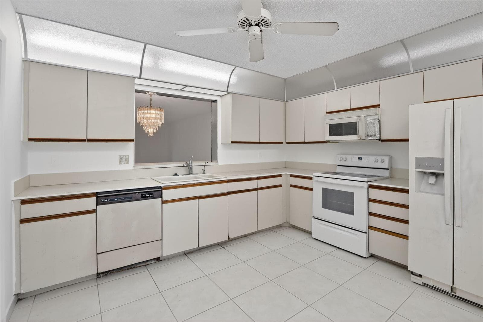 250 S Hollybrook Terrace # 208, Pembroke Pines FL 33025 photo 2
