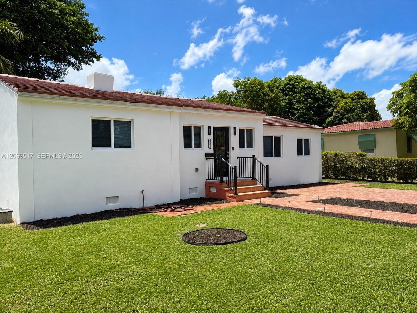 9402 NW 2nd Pl, Miami Shores FL 33150 photo 2