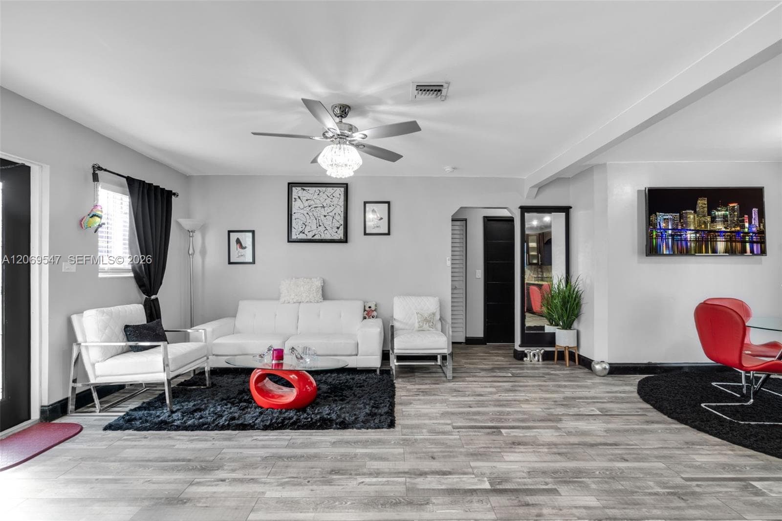 9402 NW 2nd Pl, Miami Shores FL 33150 photo 4