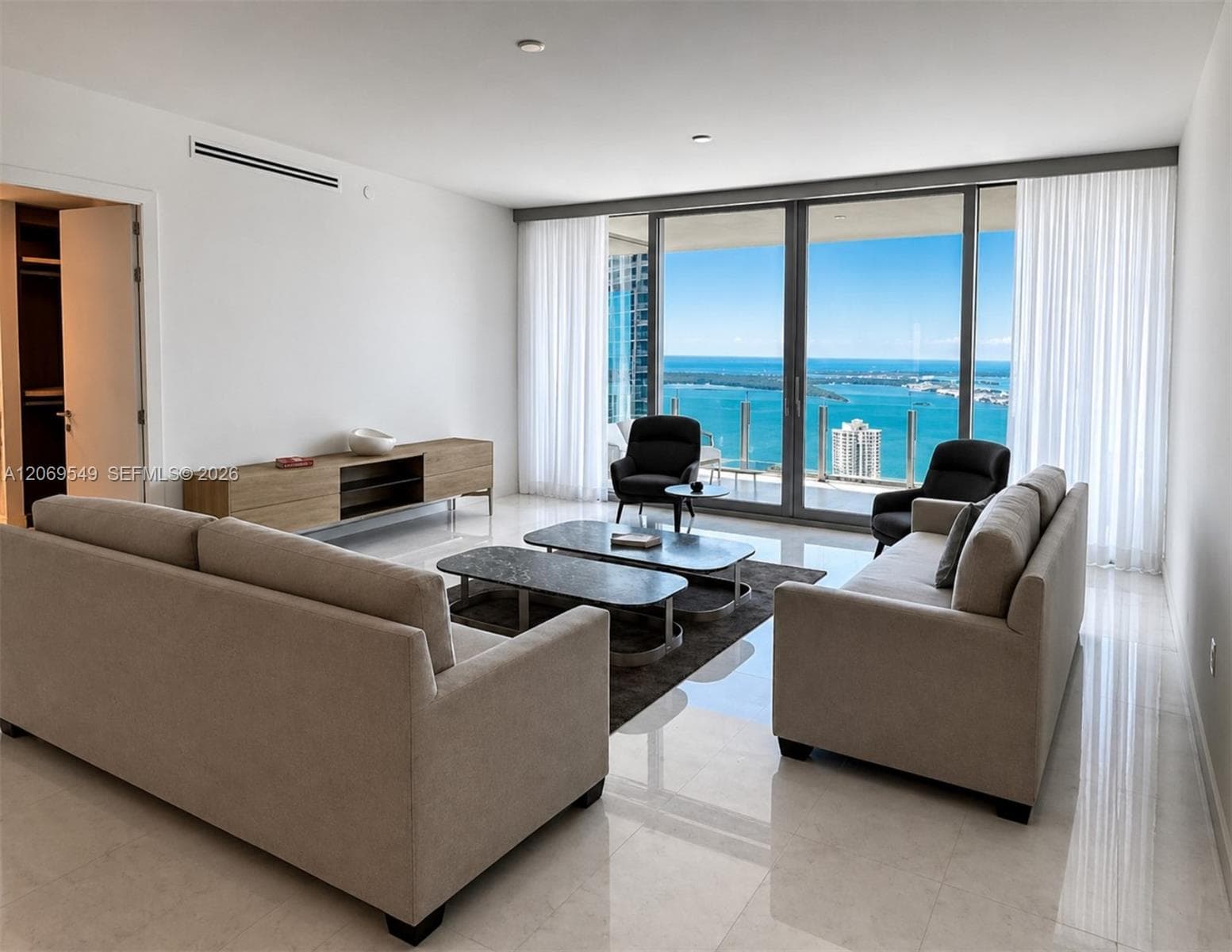 300 Biscayne Blvd Way # 4404, Miami, FL 33131 photo 2