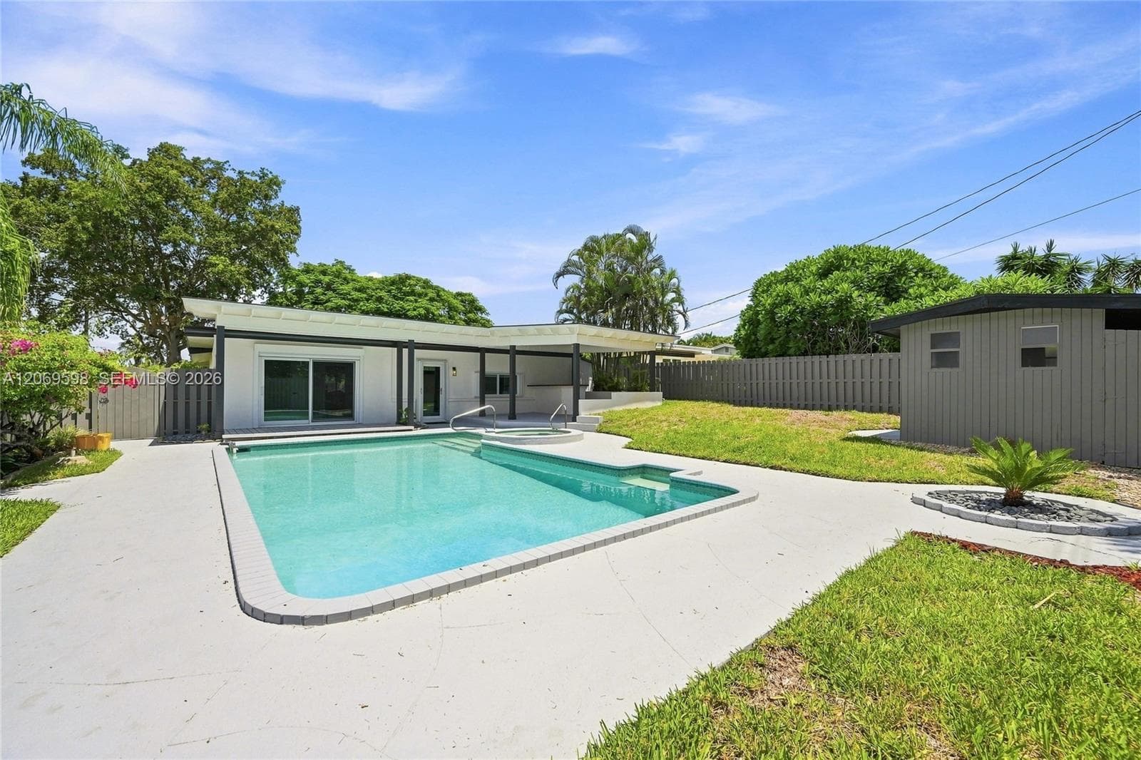 450 SW 1st St, Boca Raton FL 33432 photo 3