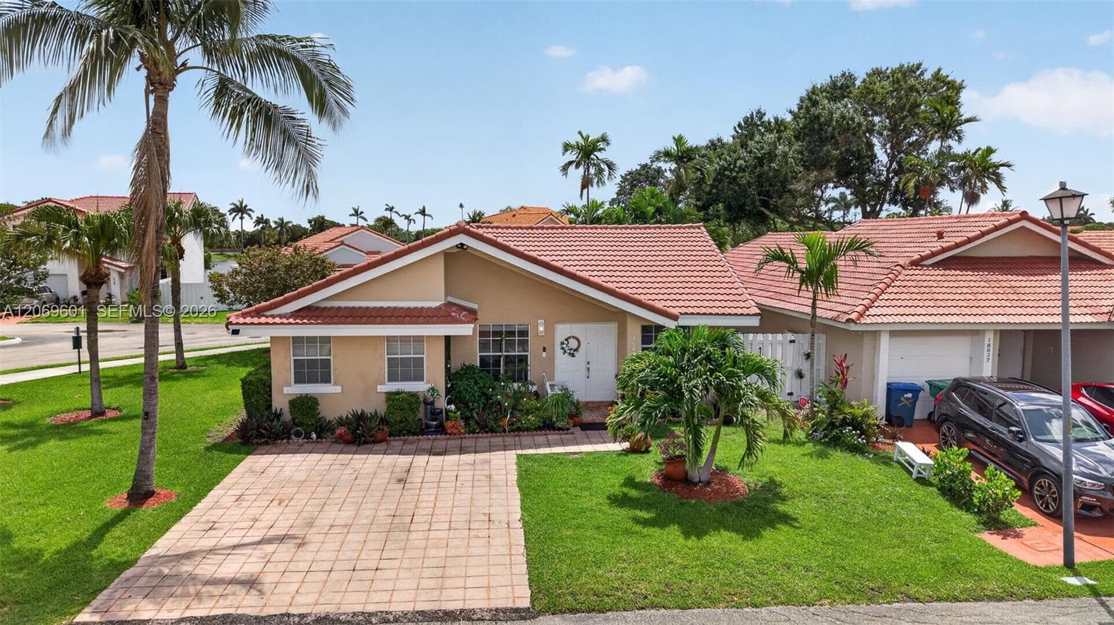 18847 NW 83rd Pl, Hialeah FL 33015 photo 2