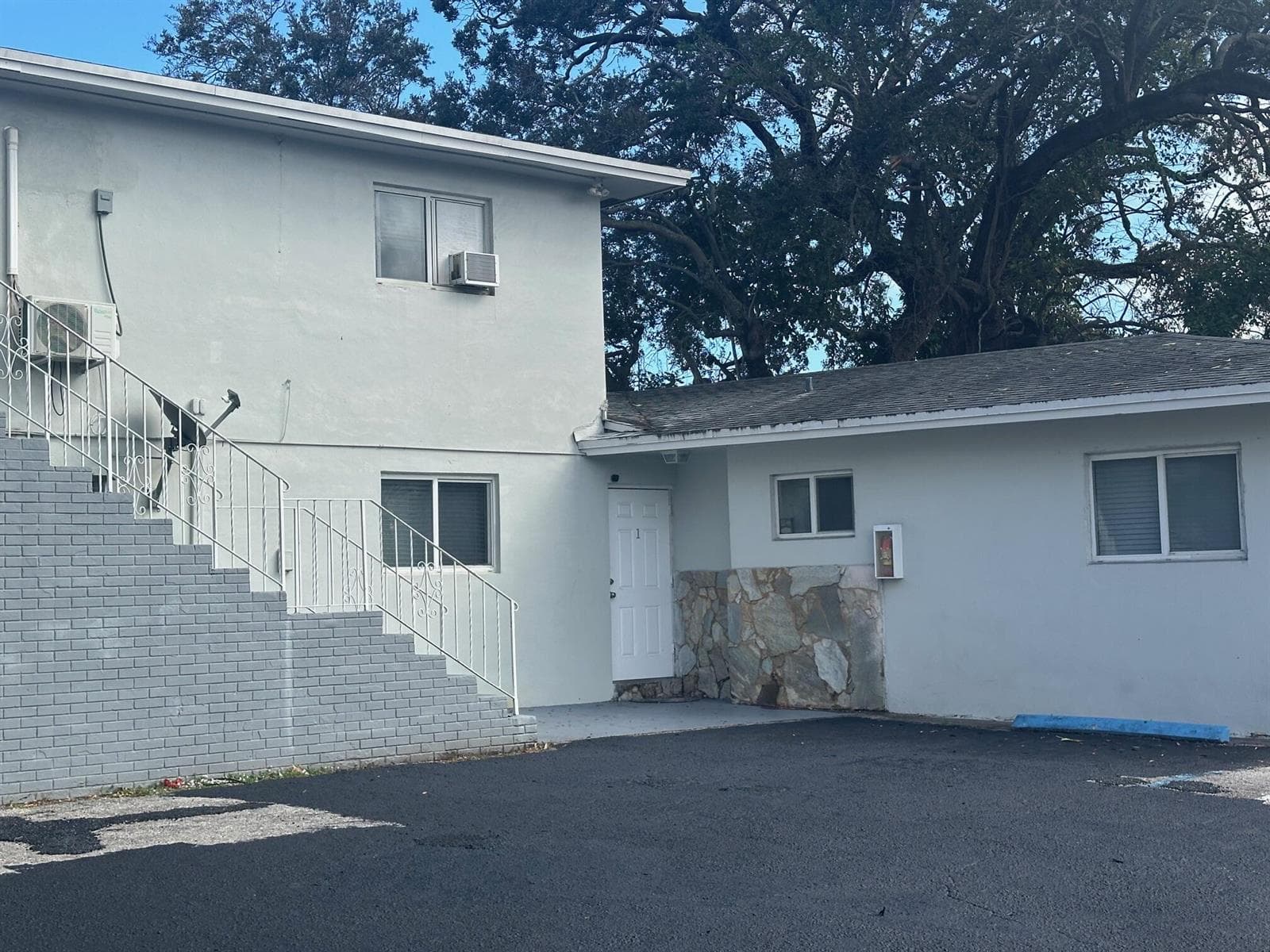 126 NW 8TH Avenue # 1, Dania Beach FL 33004