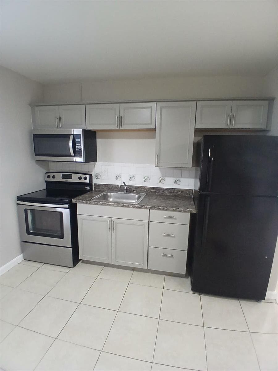 126 NW 8TH Avenue # 1, Dania Beach FL 33004 photo 5