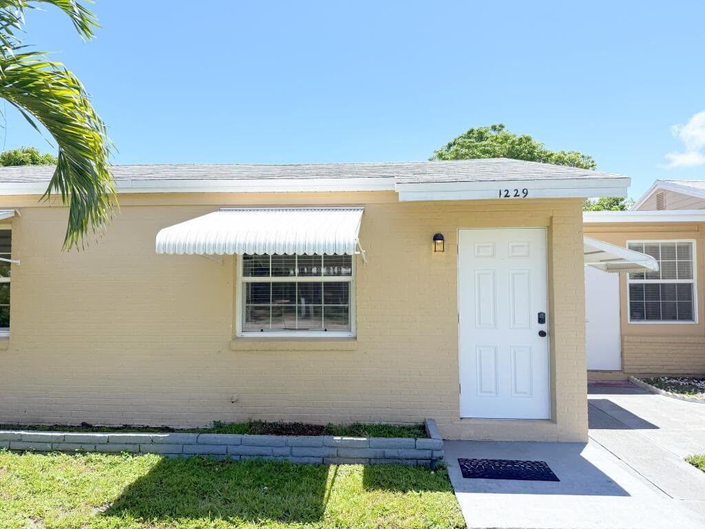 1229 15TH Avenue N, FL 33460 photo 2