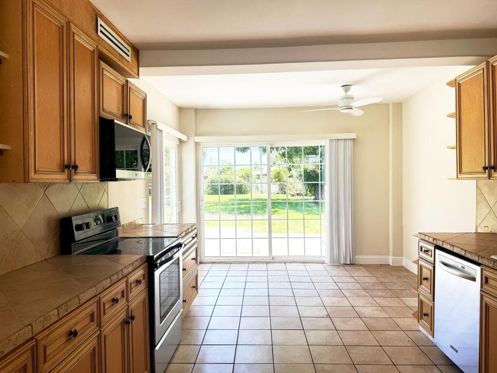 1229 15TH Avenue N, FL 33460 photo 3