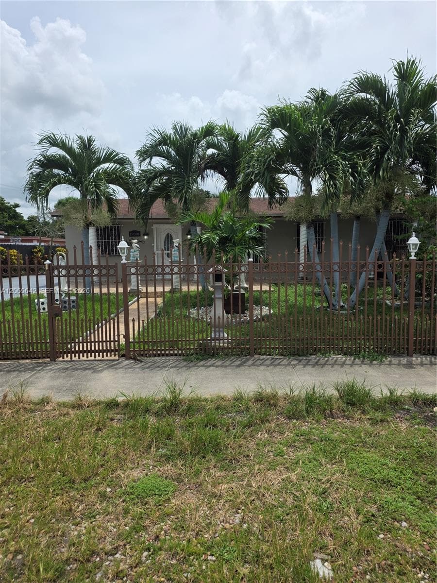 19001 NW 49th Ct, Opa-Locka FL 33055 photo 4