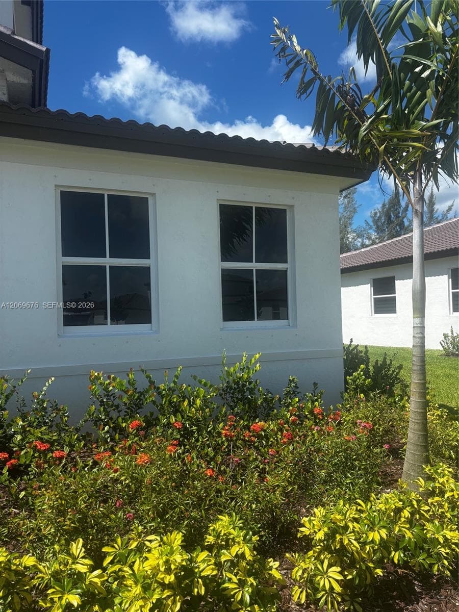 2342 SE 30th St, Homestead FL 33035 photo 2