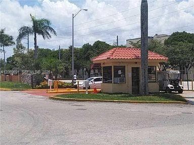 7000 NW 186th St # 4-323, Hialeah FL 33015 photo 2