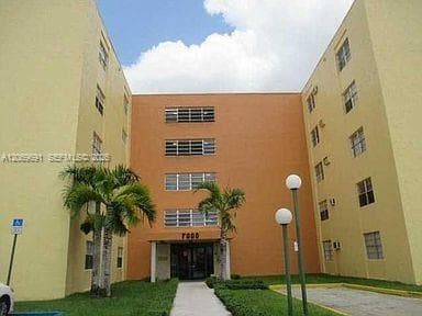 7000 NW 186th St # 4-323, Hialeah FL 33015 photo 3