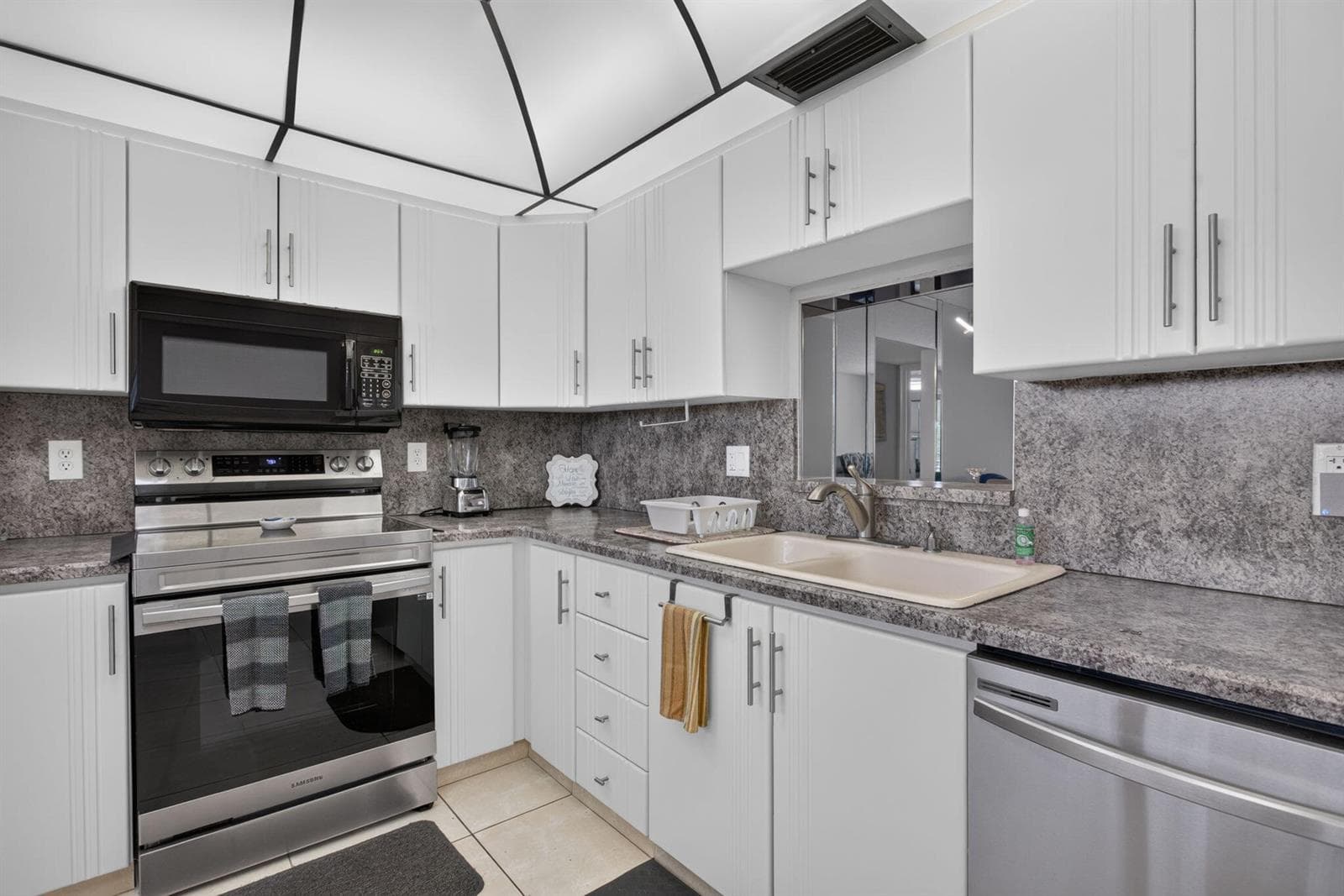 2304 LUCAYA Lane # L4, Coconut Creek FL 33066 photo 2