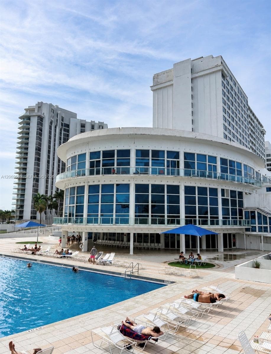 5445 Collins Ave, Miami Beach FL 33140 photo 5