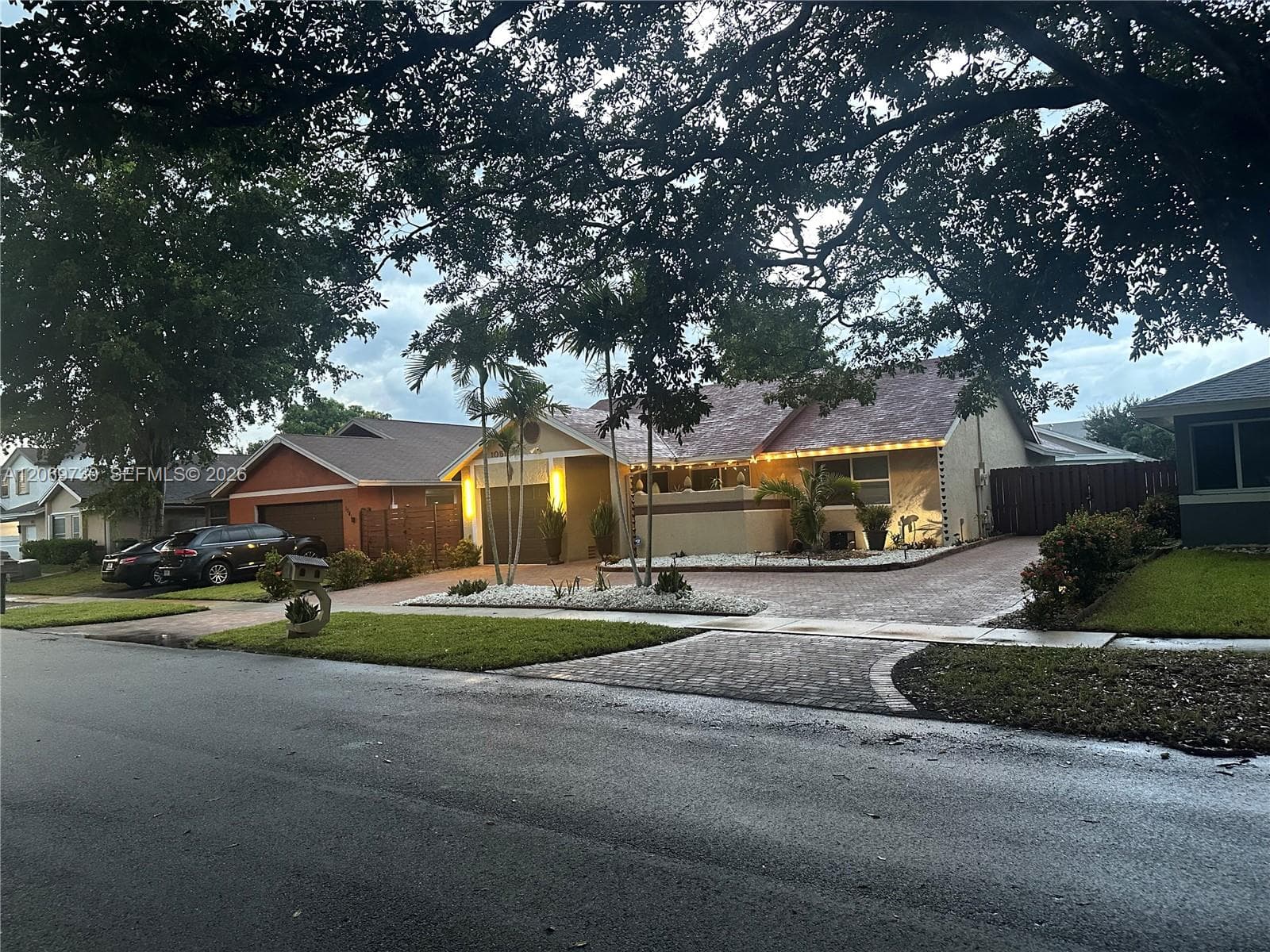 1051 SW 99th Ave, Pembroke Pines FL 33025 photo 3