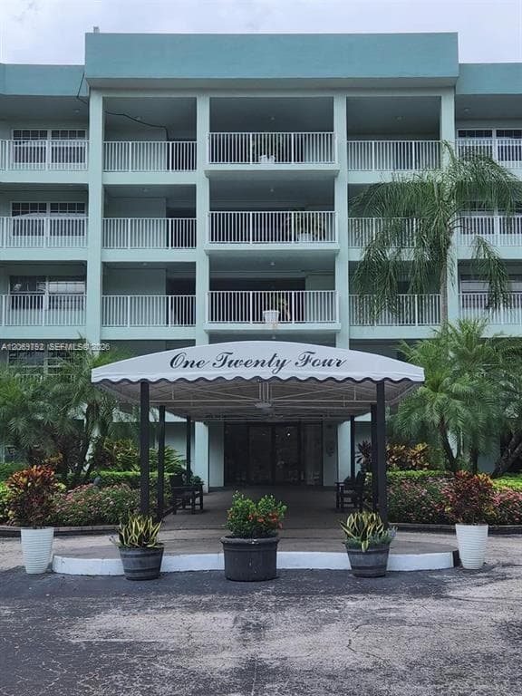 806 Cypress Grove Ln # 403, Pompano Beach FL 33069