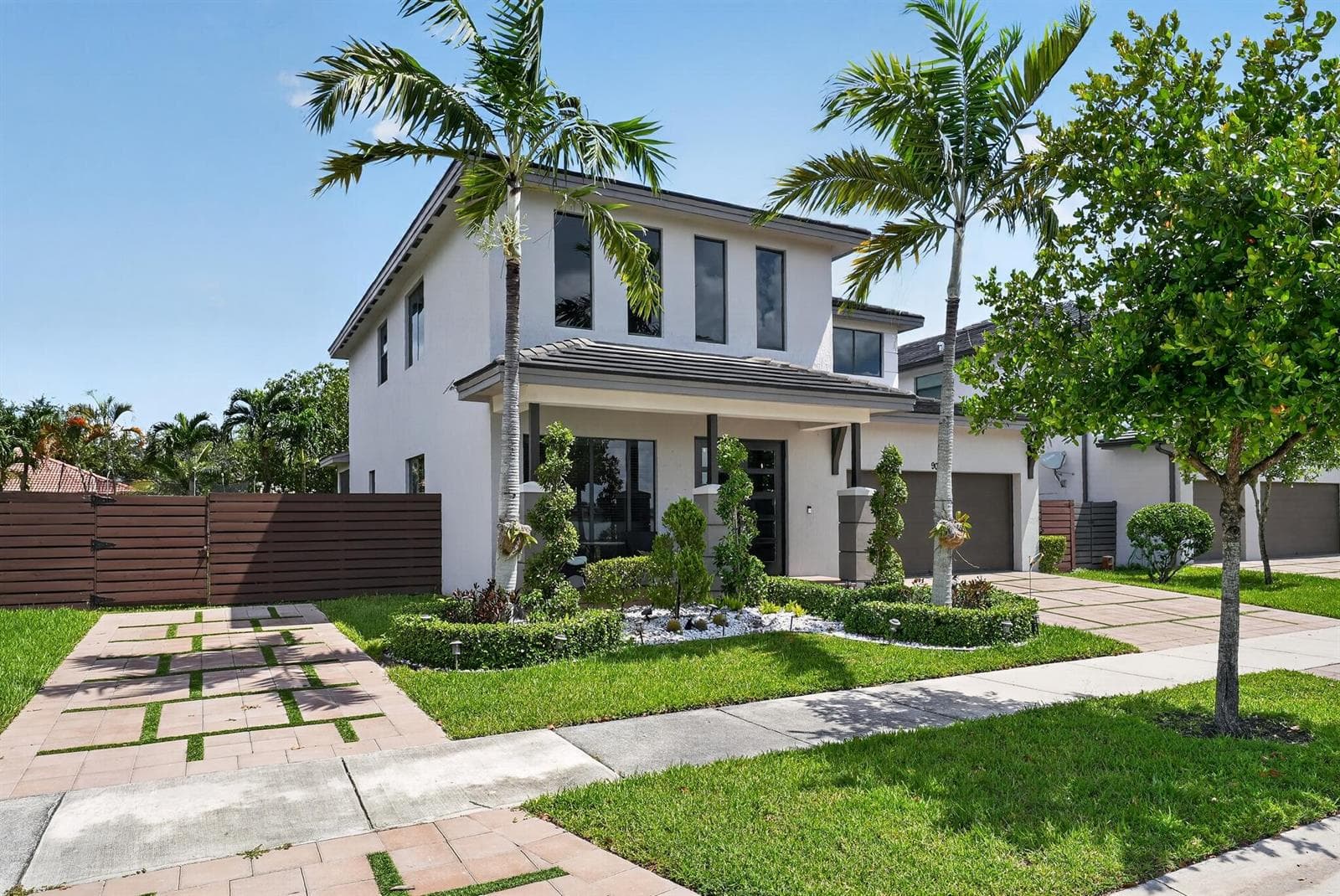 9023 NW 161ST Terrace, Miami Lakes FL 33018 photo 4