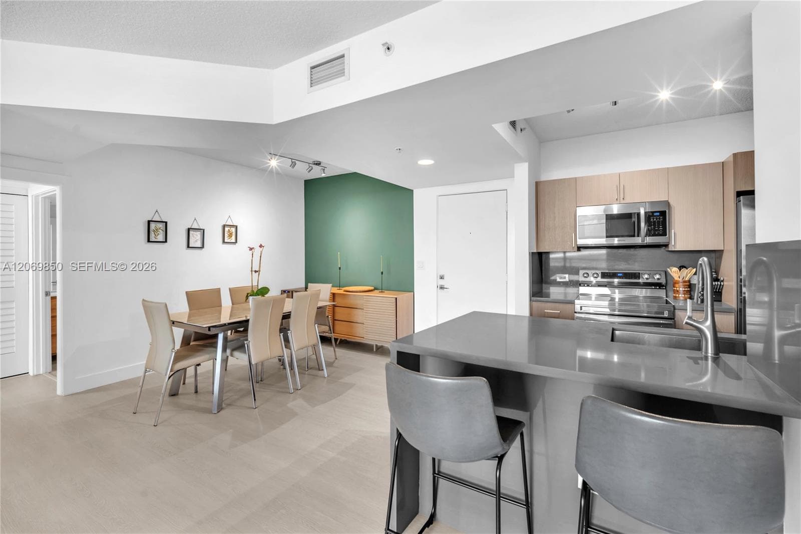18800 NE 29th Ave # 517 (Fully Renovated), Aventura FL 33180 photo 4