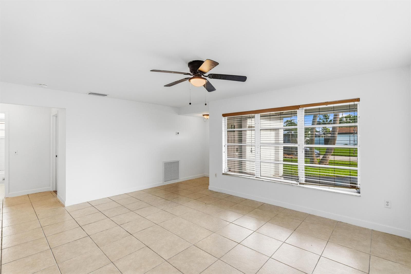 10690 NW 27TH Court, Sunrise FL 33322 photo 5