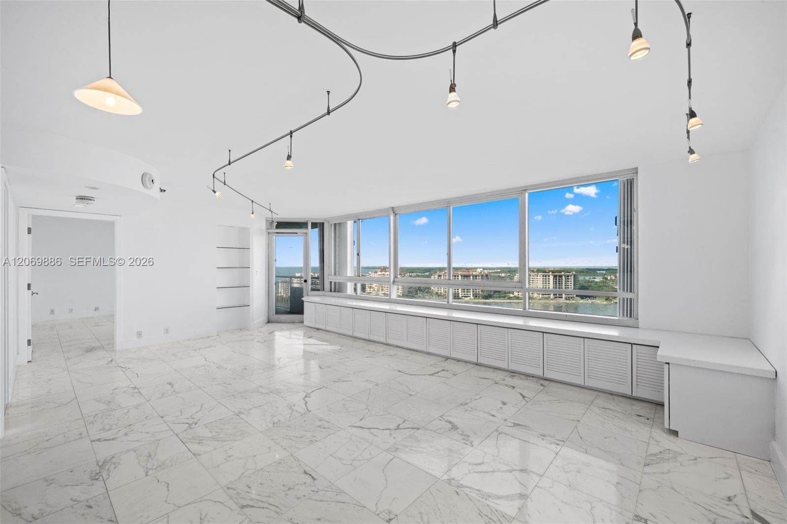 400 S Pointe Dr # 1905, Miami Beach, FL 33139 photo 2