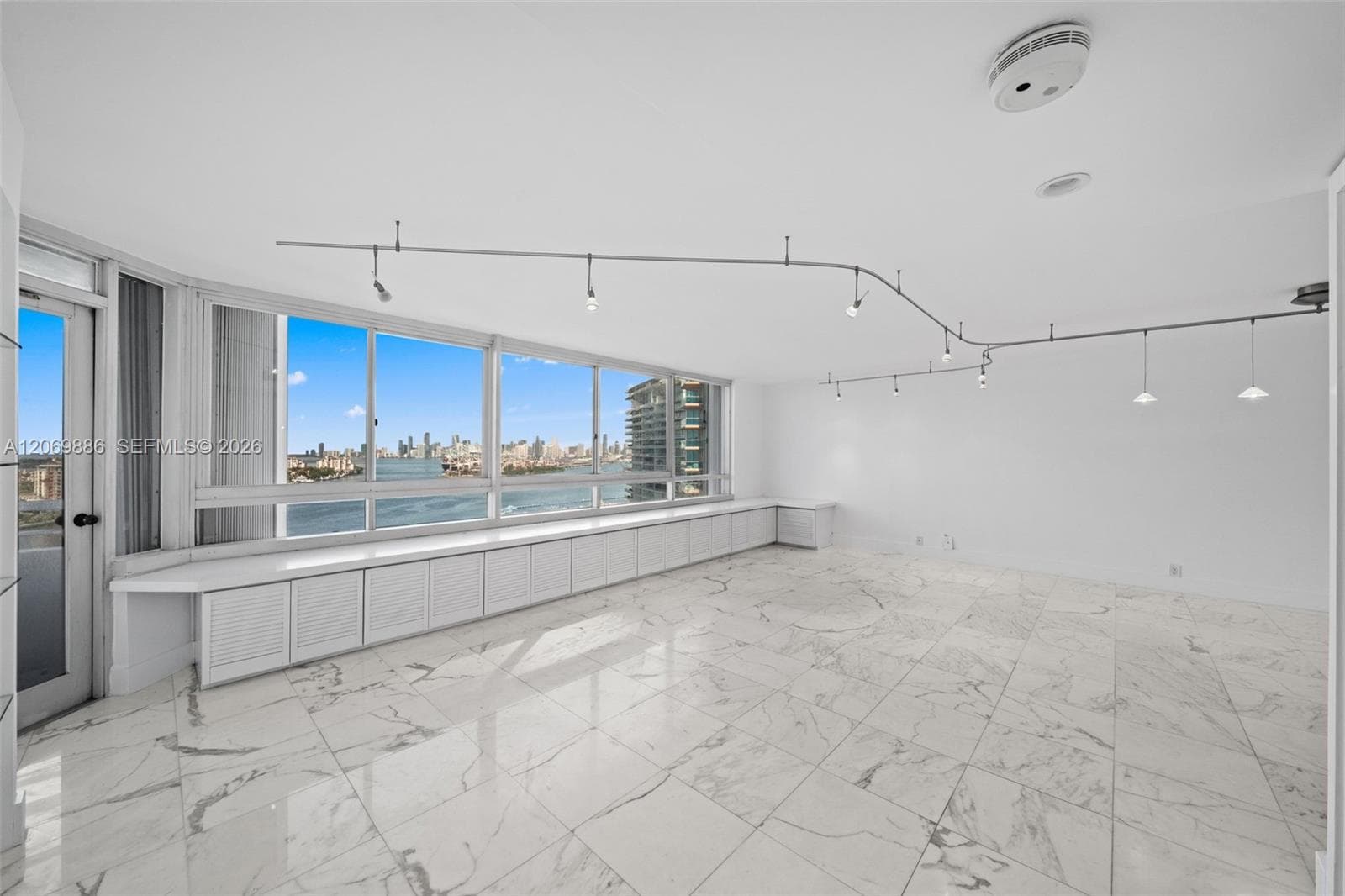 400 S Pointe Dr # 1905, Miami Beach, FL 33139 photo 3