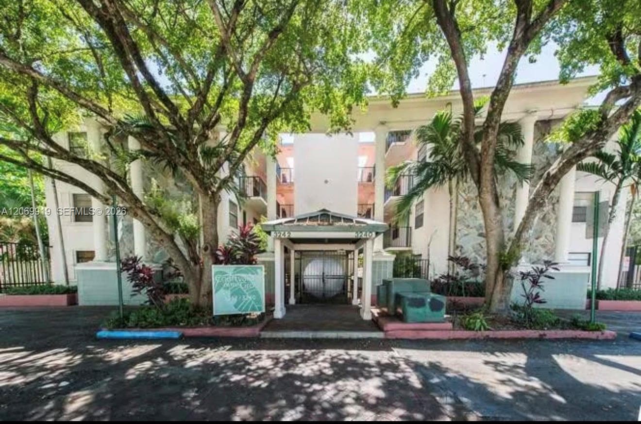 3240 Mary St # S202, Coconut Grove FL 33133
