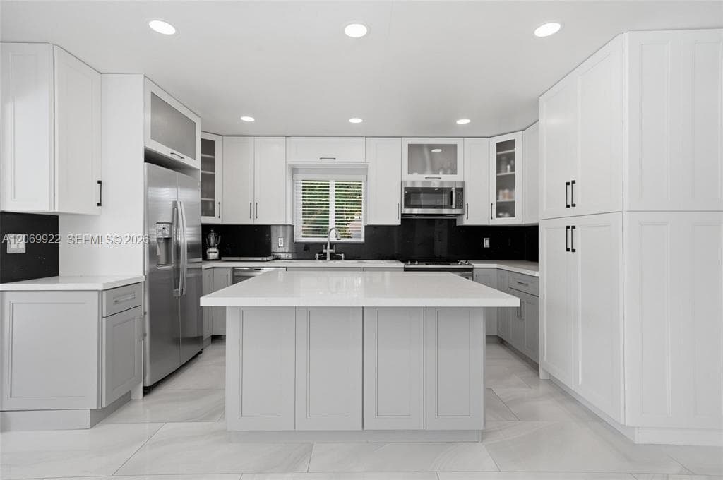 1580 NE 34th St, Oakland Park FL 33334 photo 3