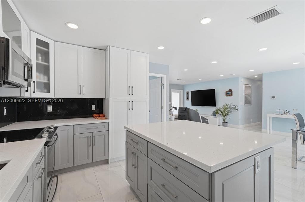 1580 NE 34th St, Oakland Park FL 33334 photo 5