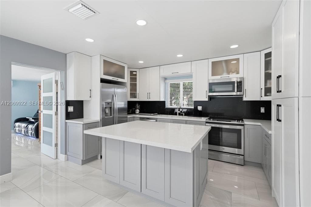 1580 NE 34th St, Oakland Park FL 33334 photo 4