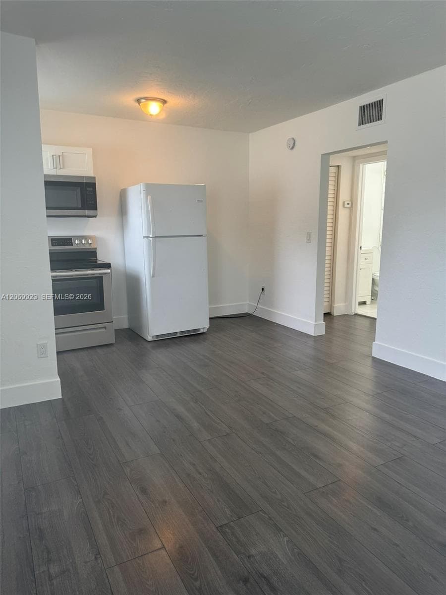 2150 NW 24th St # 4, Miami FL 33142 photo 2