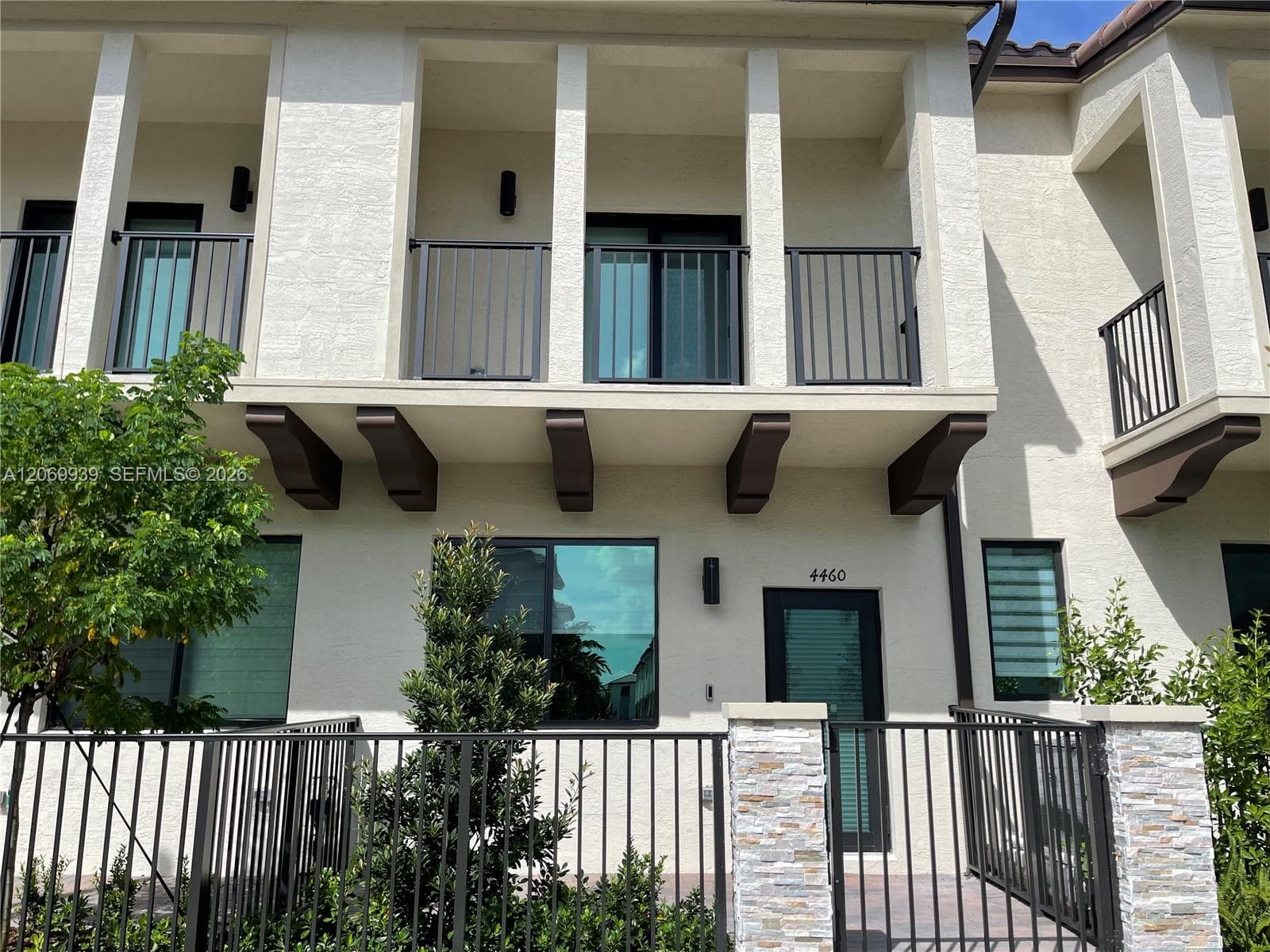 4460 NW 83rd Ave, Doral FL 33166 photo 2