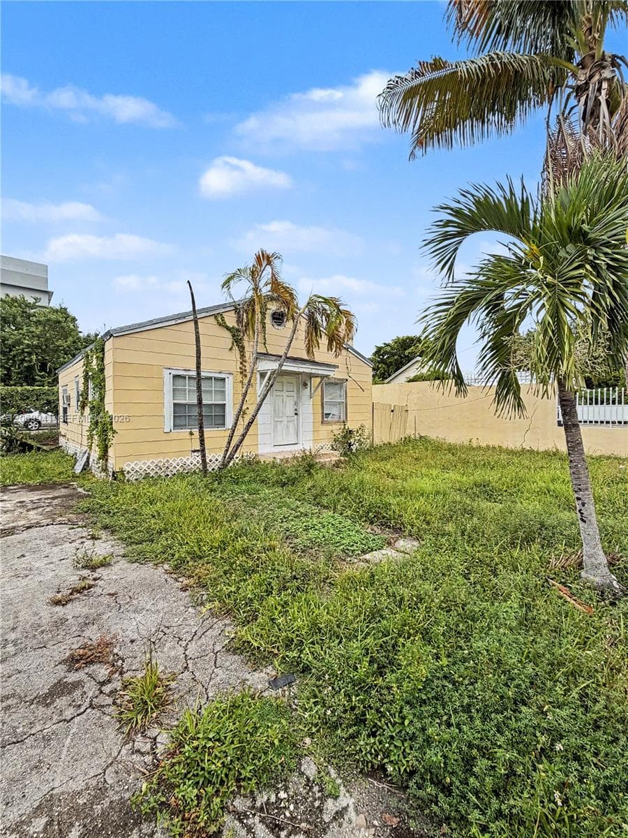 2728 NW 3rd St, Miami FL 33125 photo 4
