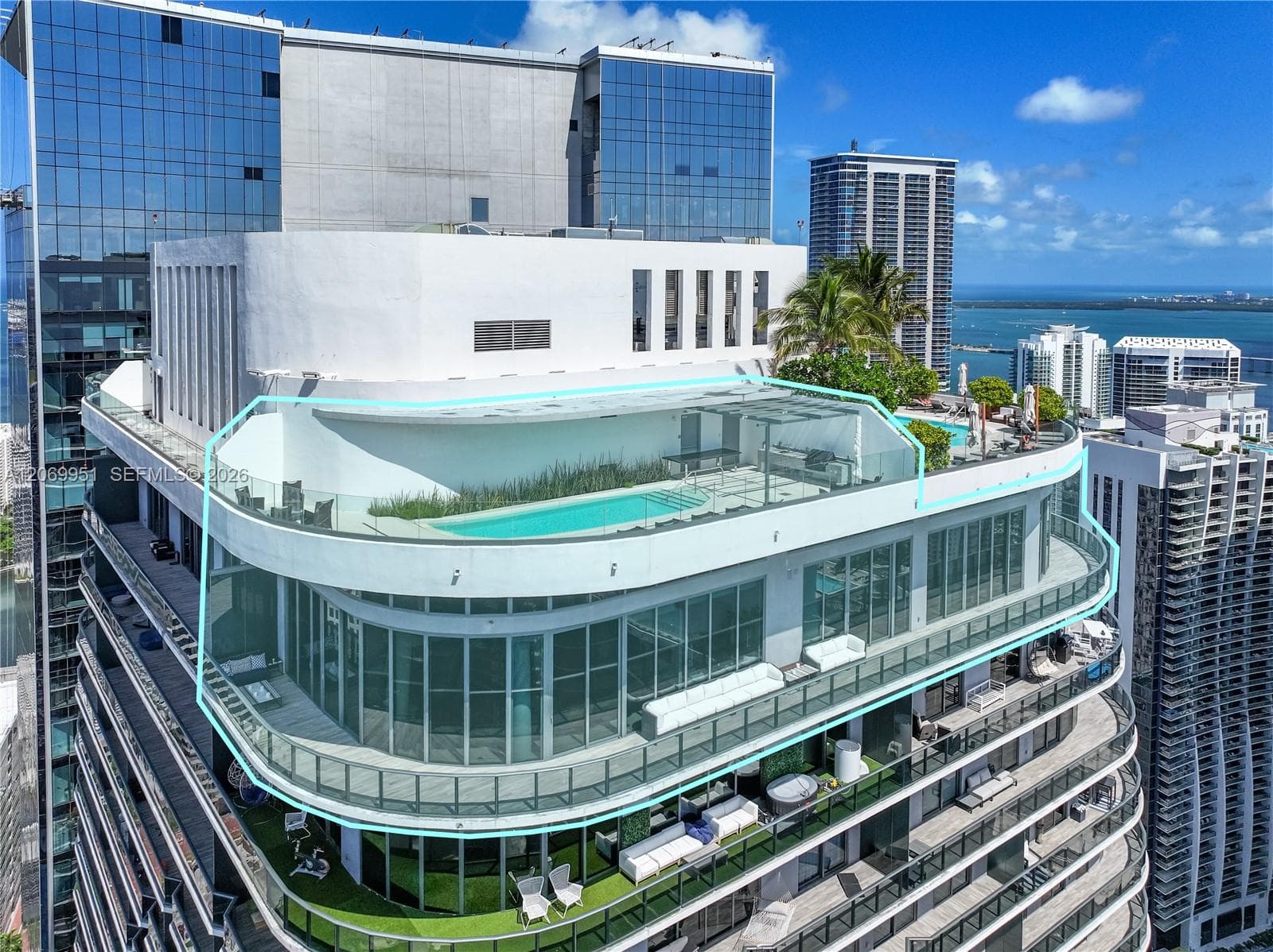 SLS Lux Brickell photo 2