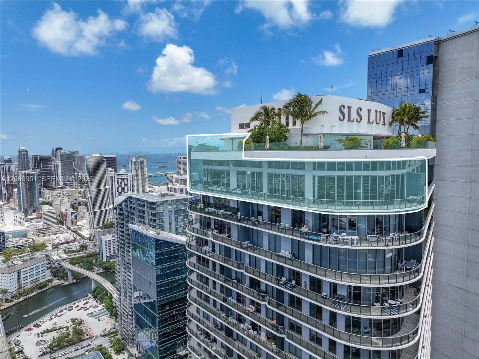 SLS Lux Brickell photo 3
