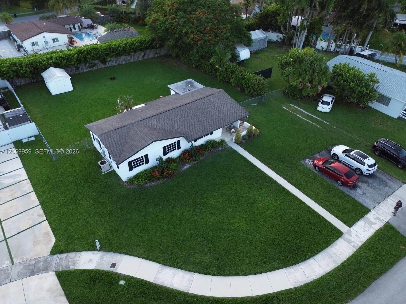 18608 SW 93rd Pl, Cutler Bay FL 33157 photo 2