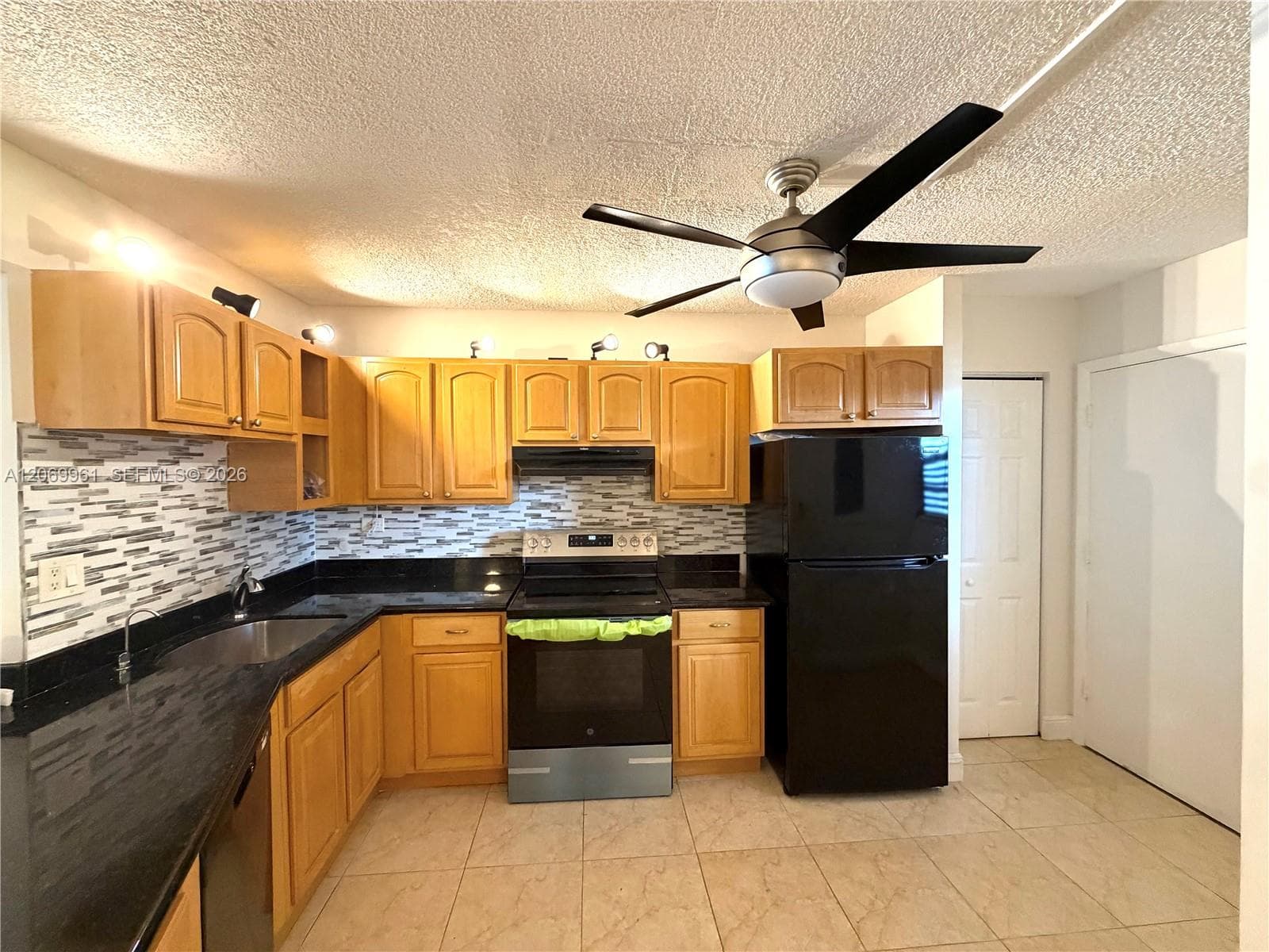 1660 NE 191st St # 406-1, Miami FL 33179 photo 2