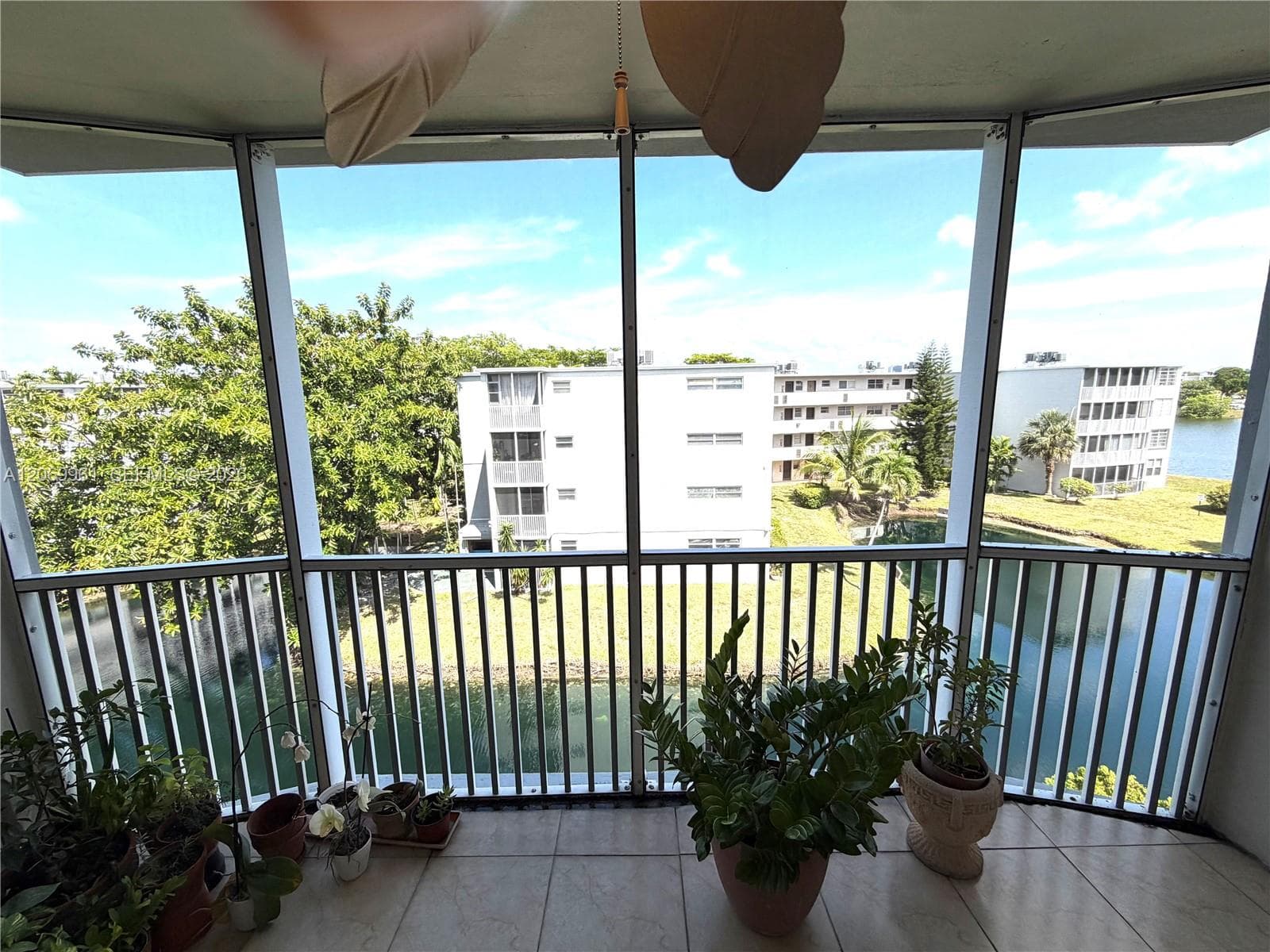 1660 NE 191st St # 406-1, Miami FL 33179
