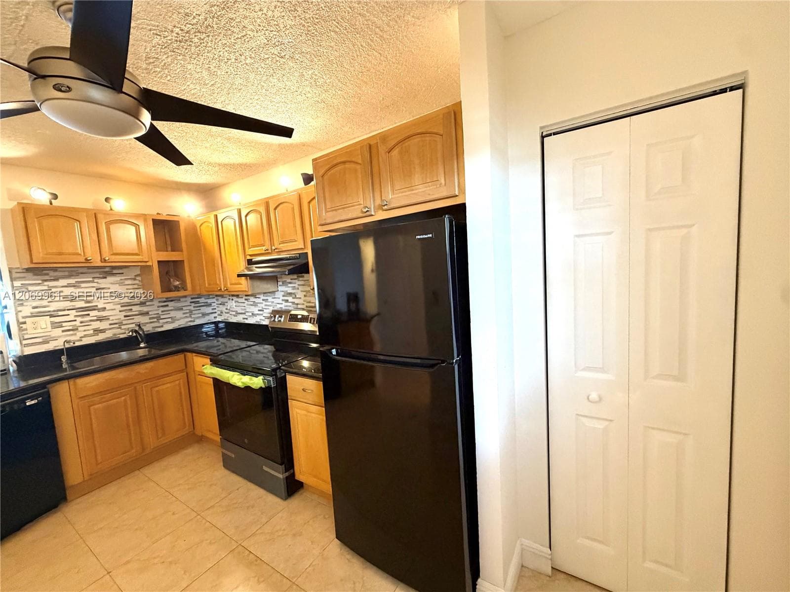 1660 NE 191st St # 406-1, Miami FL 33179 photo 4
