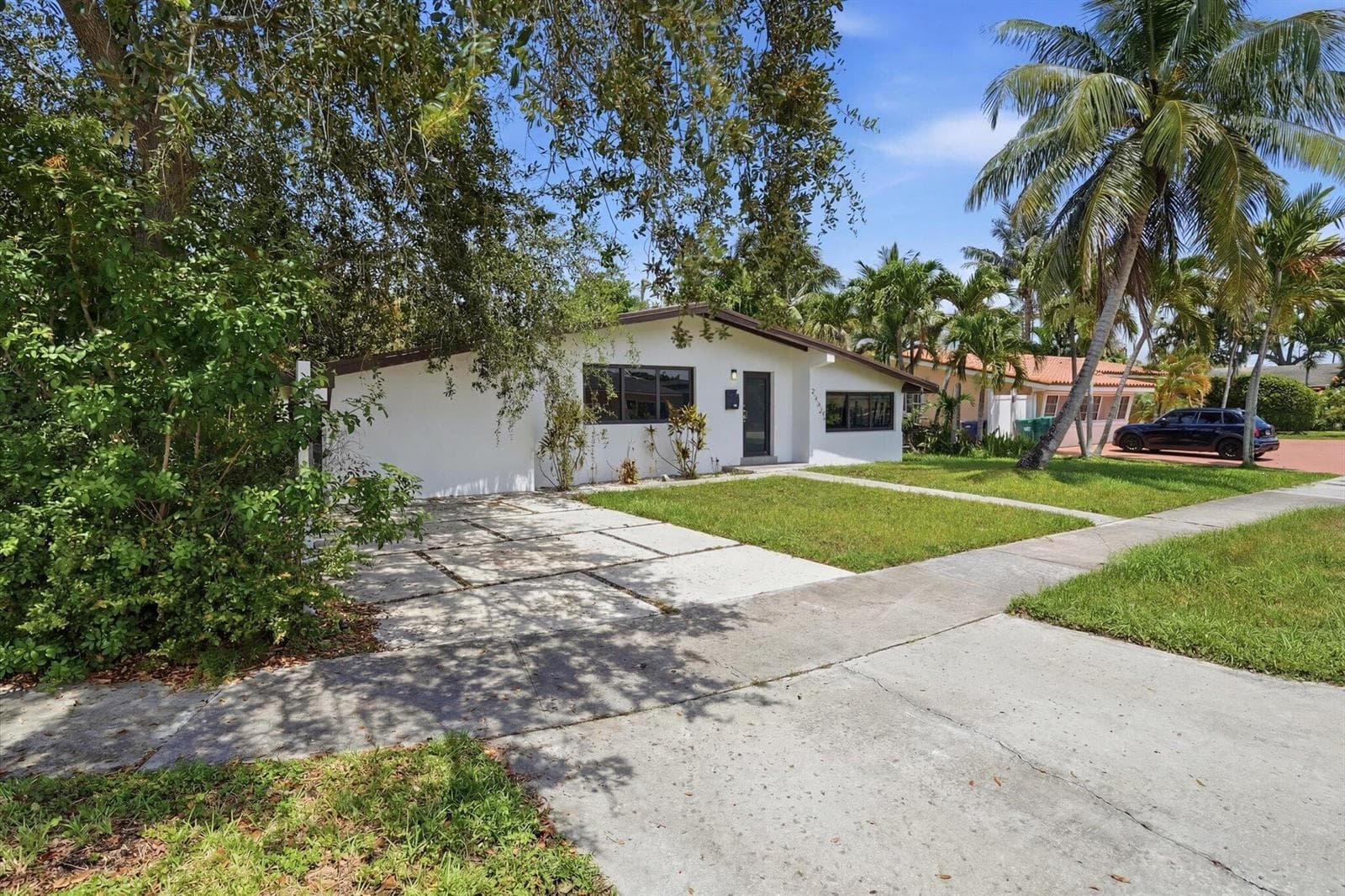 21341 NE 25th Court, Miami FL 33180 photo 2