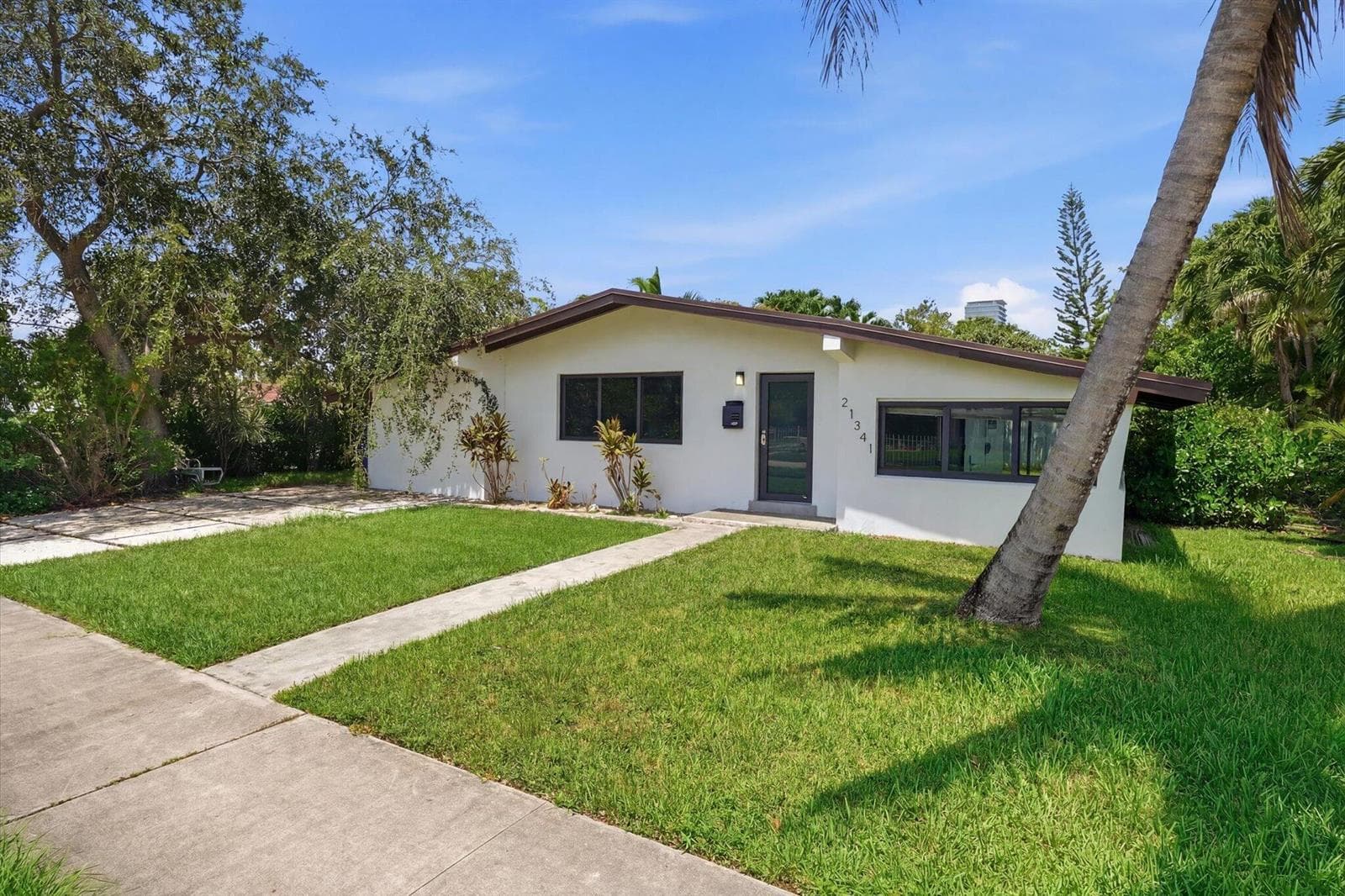 21341 NE 25th Court, Miami FL 33180 photo 3