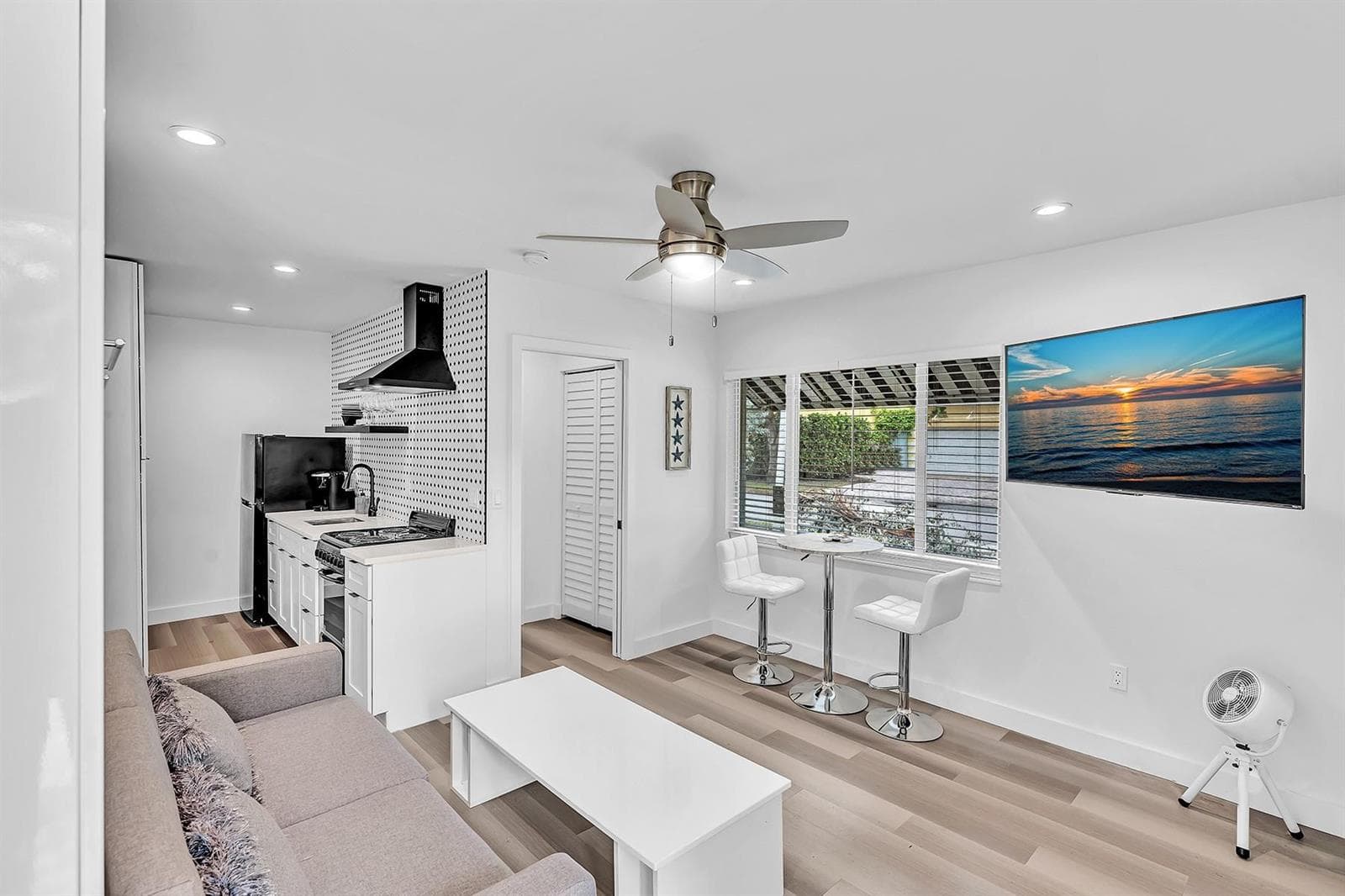 649 NE 16th Terrace, Fort Lauderdale FL 33304 photo 4